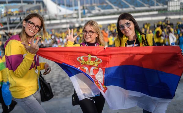 Участницы XIX Всемирного фестиваля молодежи и студентов в Олимпийском парке в Сочи - Sputnik Молдова