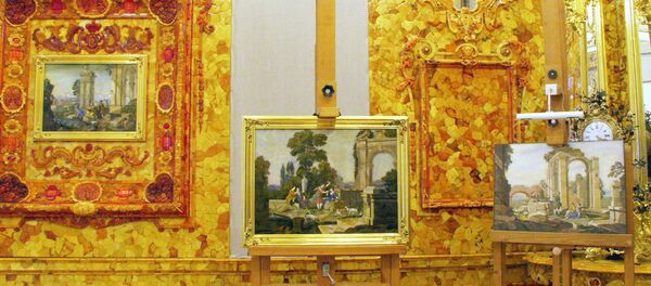Восстановленная часть Янтарной комнаты в Екатерининском дворце в Пушкине Восстановленная часть Янтарной комнаты в Екатерининском дворце в Пушкине - Sputnik Молдова