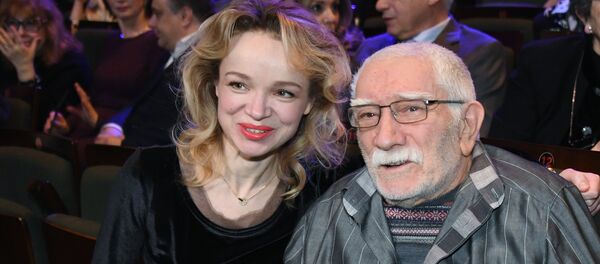 Армен Джигарханян с супругой Виталиной Цымбалюк-Романовской - Sputnik Молдова