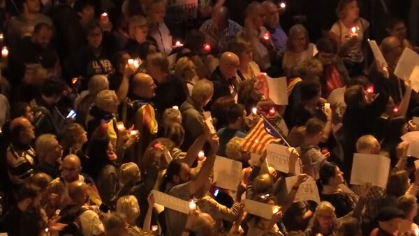 Тысячи человек в Барселоне вышли на митинг со свечами - Sputnik Молдова