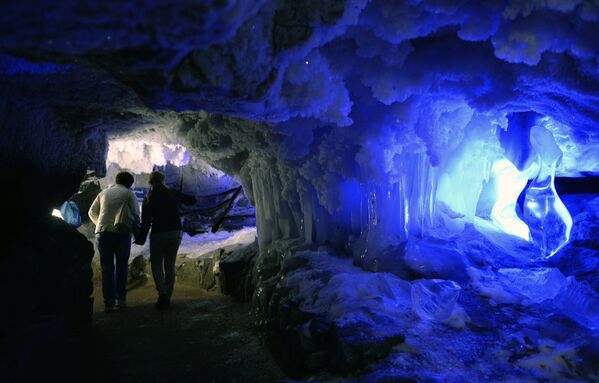 Кунгурская ледяная пещера в Пермском крае - Sputnik Молдова