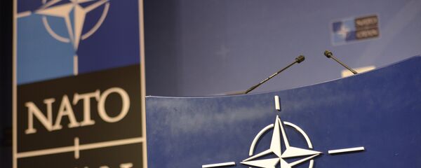 Трибуна в зале для пресс-конференций штаб-квартиры НАТО - Sputnik Moldova