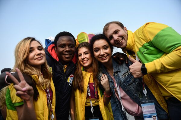 Участники XIX Всемирного фестиваля молодежи и студентов в Сочи Участники XIX Всемирного фестиваля молодежи и студентов в Сочи - Sputnik Молдова