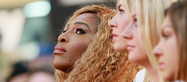 Turneul final WTA, în imagine prima din dreapta este Simona Halep, a doua din stânga e Maria Șarapova Turneul final WTA, în imagine prima din dreapta este Simona Halep, a doua din stânga e Maria Șarapova - Sputnik Moldova-România