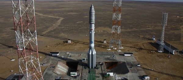 Ракета тяжелого класса Протон-М с канадско-американским космическим аппаратом SkyTerra установлена на старт Ракета тяжелого класса Протон-М с канадско-американским космическим аппаратом SkyTerra установлена на старт - Sputnik Молдова