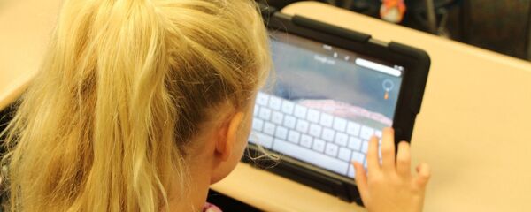 A child using a tablet - Sputnik Moldova-România