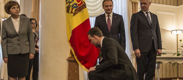 Noul ministru al Apărării din Republica Moldova a depus jurământul de învestire în fața președintelui Parlamentului și a premierului - Sputnik Moldova