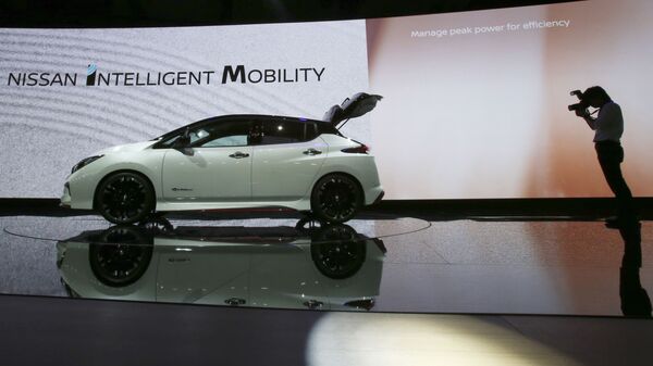 Автомобиль Leaf от Nissan Motor Co. на Токийском автосалоне, Япония - Sputnik Moldova