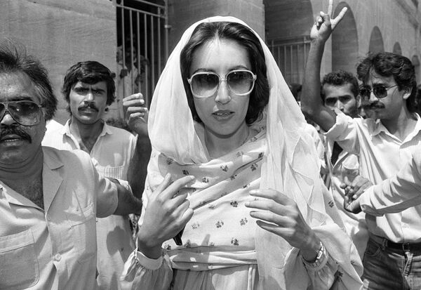 Benazir Bhutto, în 1988, la doar 35 de ani, a devenit prim-ministru al Pakistanului - Sputnik Moldova-România