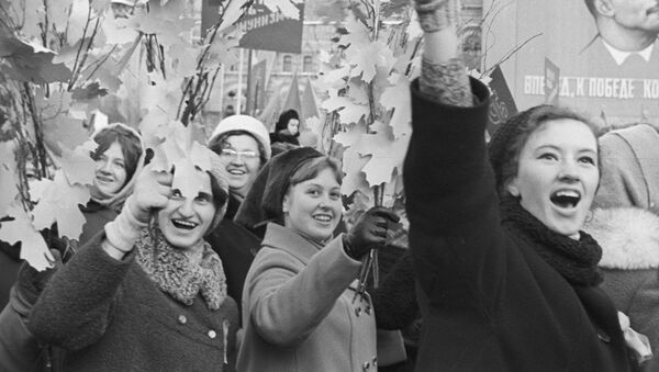 Празднование 52-ой годовщины Великой Октябрьской Социалистической революции на Красной площади, 1969 год - Sputnik Moldova-România