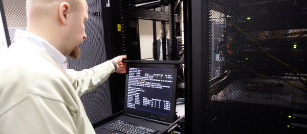 Установка программно-аппаратного комплекса на избирательном участке в Санкт-Петербурге - Sputnik Moldova-România