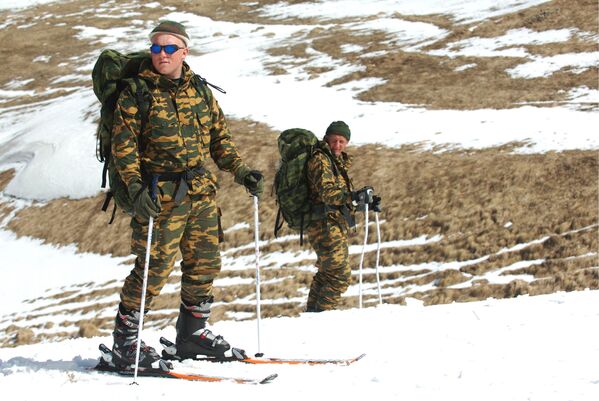 Тренировка разведчиков в горной местности - Sputnik Молдова