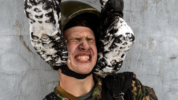 Всероссийские испытания на право ношения крапового берета среди военнослужащих внутренних войск МВД РФ - Sputnik Молдова