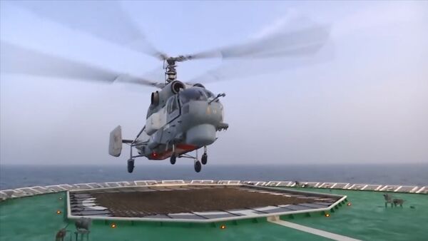 Посадка вертолета Ка-27 на палубу ледокола Илья Муромец - Sputnik Молдова