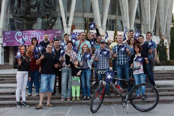 Сегодня группа Город без маршруток!Водители помогают пешеходам— это огромная семья добрых людей. Сегодня группа Город без маршруток!Водители помогают пешеходам— это огромная семья добрых людей. - Sputnik Молдова