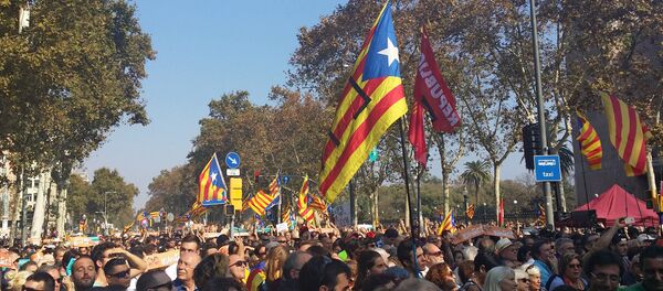Акция у здания парламента Каталонии в поддержку провозглашения независимости - Sputnik Молдова