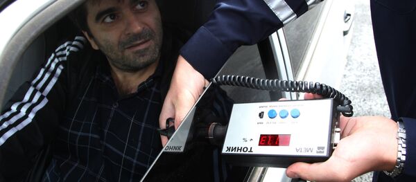 Poliția ferifică geamurile fumurii la automobile - Sputnik Moldova-România