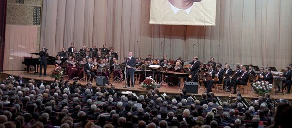 На торжественном вечере, посвященном 80-летию Великой Октябрьской социалистической революции. Парламентский центр. На торжественном вечере, посвященном 80-летию Великой Октябрьской социалистической революции. Парламентский центр. - Sputnik Молдова