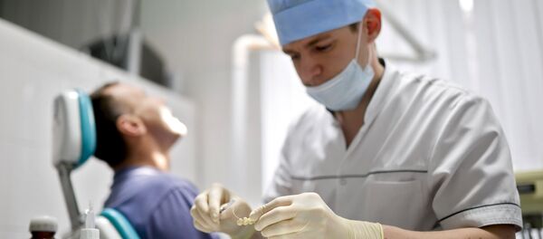 Врач в стоматологической поликлинике - Sputnik Молдова