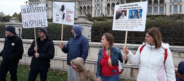 Protest în fața Parlamentului României împotriva legii vaccinării obligatorii, 29.10.2017 - Sputnik Moldova-România