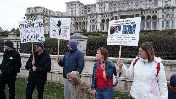 Protest în fața Parlamentului României împotriva legii vaccinării obligatorii, 29.10.2017 - Sputnik Moldova-România