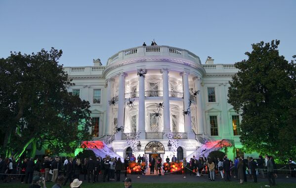 Празднование Хэллоуина в Белом доме в Вашингтоне - Sputnik Молдова