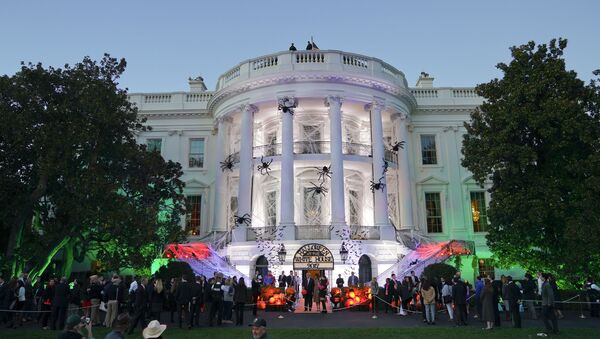 Празднование Хэллоуина в Белом доме в Вашингтоне - Sputnik Молдова