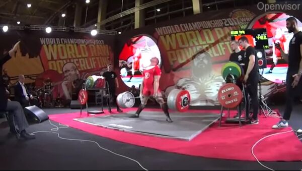 Юрий Белкин установил абсолютный мировой рекорд, подняв 440 кг - Sputnik Молдова