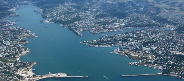 Вид на Севастополь из окна самолета - Sputnik Молдова