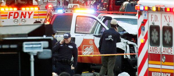 Investigators are near the Home Depot truck which struck down multiple people on a bike path, killing several and injuring numerous others at the crime scene in lower Manhattan in New York, NY, U.S., October 31, 2017. - Sputnik Moldova-România