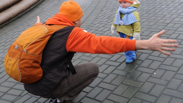 Флэшмоб, посвященный Всемирному Дню доброты, прошел на Манежной площади в Москве - Sputnik Молдова