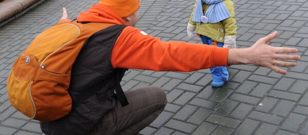 Флэшмоб, посвященный Всемирному Дню доброты, прошел на Манежной площади в Москве Флэшмоб, посвященный Всемирному Дню доброты, прошел на Манежной площади в Москве - Sputnik Молдова