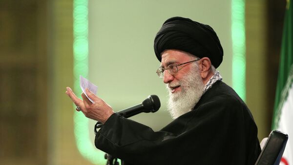 In this picture released by the official website of the office of the Iranian supreme leader, Supreme Leader Ayatollah Ali Khamenei delivers his speech in a meeting with a group of religious performers in Tehran, Iran, Thursday, April 9, 2015 - Sputnik Moldova-România