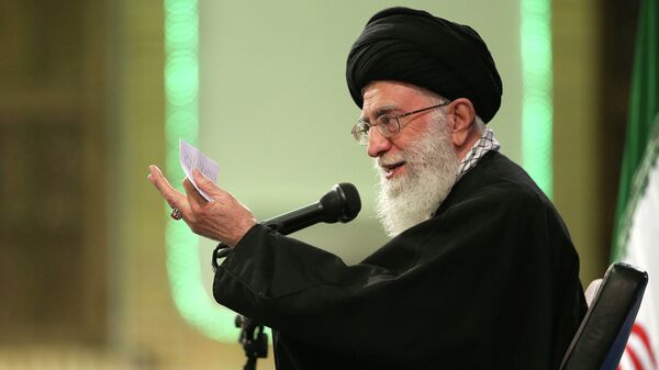 In this picture released by the official website of the office of the Iranian supreme leader, Supreme Leader Ayatollah Ali Khamenei delivers his speech in a meeting with a group of religious performers in Tehran, Iran, Thursday, April 9, 2015 - Sputnik Moldova-România