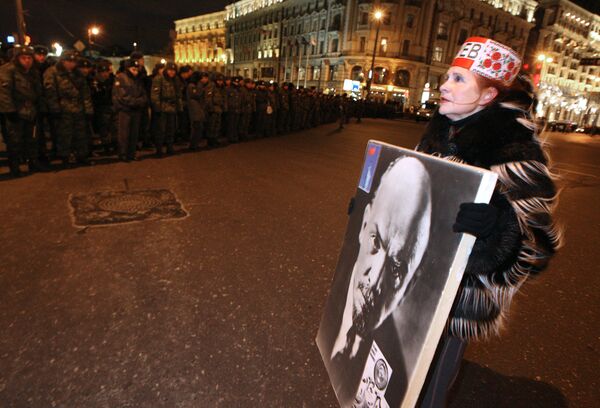 Шествие коммунистов в честь 90-й годовщины Октября - Sputnik Молдова