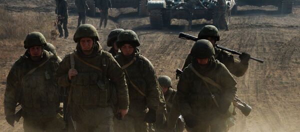 Военнослужащие Вооруженных сил России во время международных российско-индийских межвидовых учений Индра – 2017 на полигоне Сергеевский в Приморском крае - Sputnik Молдова