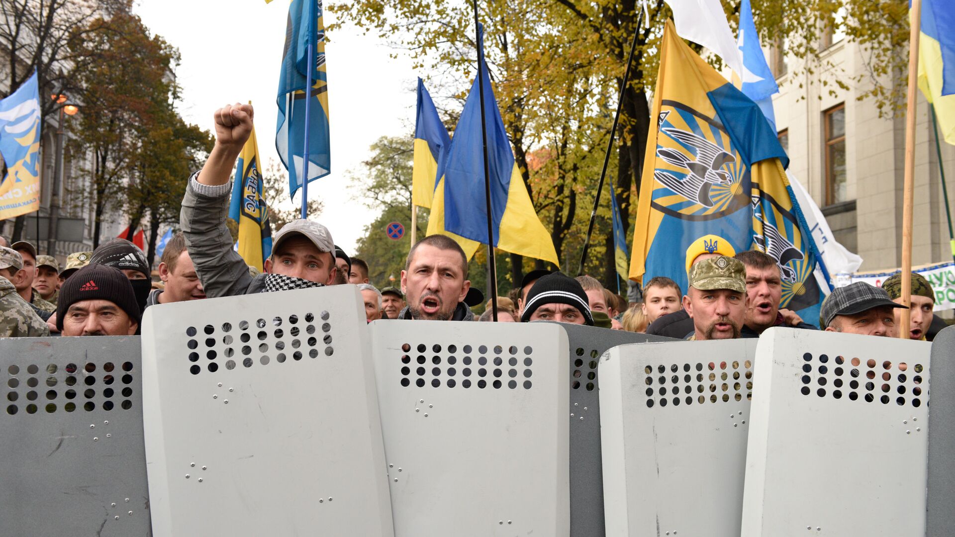 Участники акции протеста у здания Верховной рады Украины в Киеве - Sputnik Moldova-România, 1920, 30.08.2021