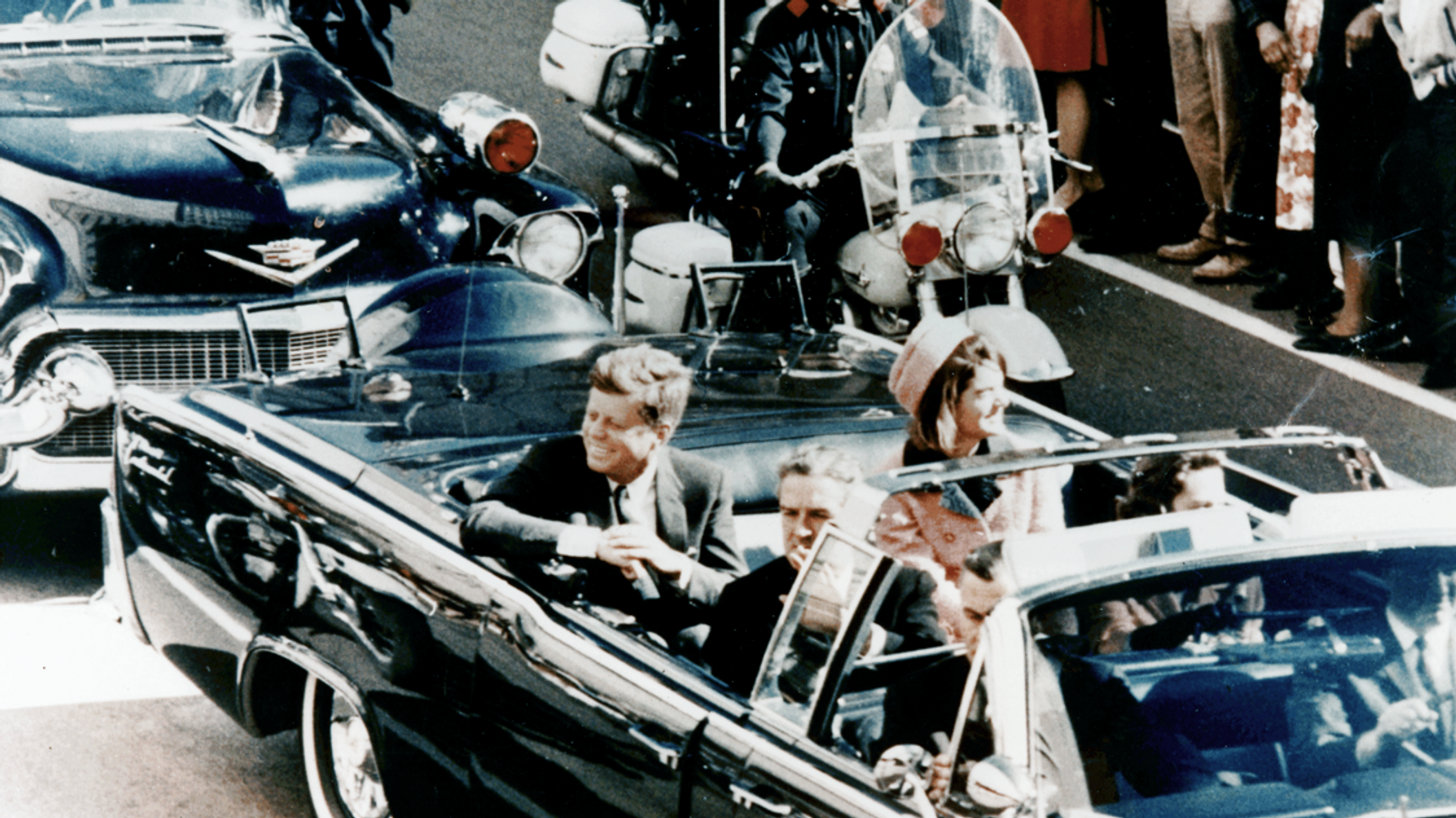 President Kennedy in the limousine in Dallas, Texas, on Main Street, minutes before the assassination. Also in the presidential limousine are Jackie Kennedy, Texas Governor John Connally, and his wife, Nellie - Sputnik Moldova, 1920, 23.11.2023