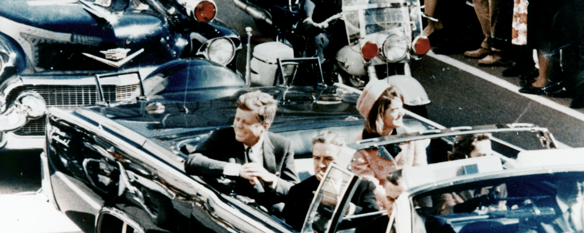 President Kennedy in the limousine in Dallas, Texas, on Main Street, minutes before the assassination. Also in the presidential limousine are Jackie Kennedy, Texas Governor John Connally, and his wife, Nellie - Sputnik Moldova, 1920, 23.11.2023