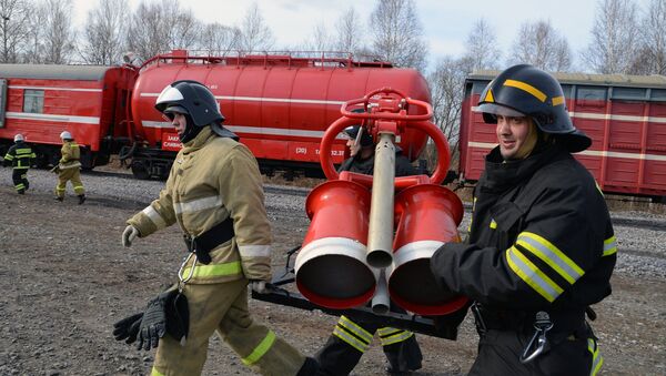 Учения МЧС по тушению лесных пожаров в Хабаровске - Sputnik Moldova-România