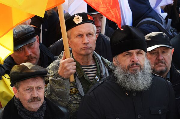 Участники митинга-концерта в честь Дня народного единства на Корабельной набережной во Владивостоке - Sputnik Молдова