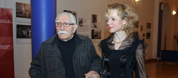 Армен Джигарханян и Виталина Цымбалюк-Романовская - Sputnik Молдова