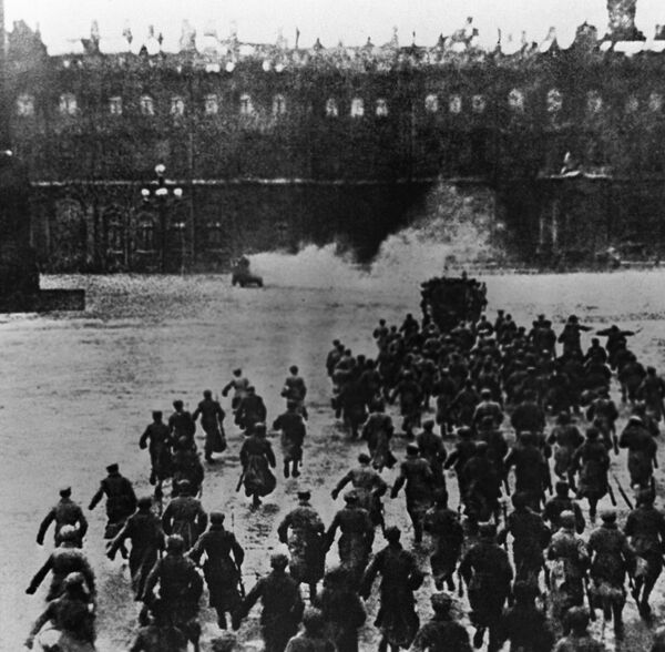Asaltul Palatului de Iarnă, 25 octombrie 1917, Petrograd. Secvență din filmul ”Octombrie”, 1927 - Sputnik Moldova-România