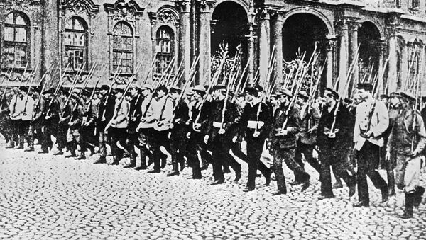 Отряд Красной гвардии на улицах Петрограда. 1917 год - Sputnik Молдова