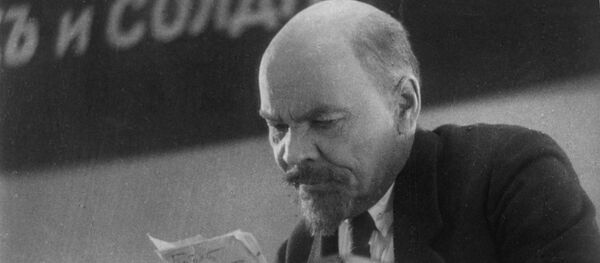 В.Никандров в фильме Октябрь В.Никандров в фильме Октябрь - Sputnik Молдова