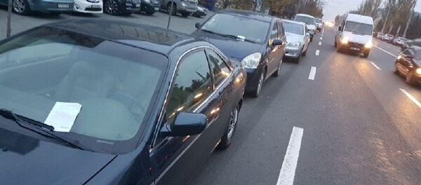 Automobile parcate neregulamentar pe bulevardul Ștefan cel Mare și Sfânt - Sputnik Moldova