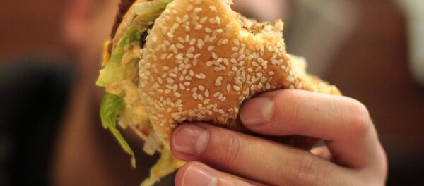 Благотворительная социальная акция Мак Хэппи День в ресторане Макдоналдс на Пушкинской площади - Sputnik Молдова