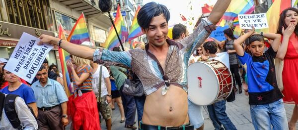 Гей-парад в Стамбуле. Paradă LGBT la Istanbul. - Sputnik Moldova