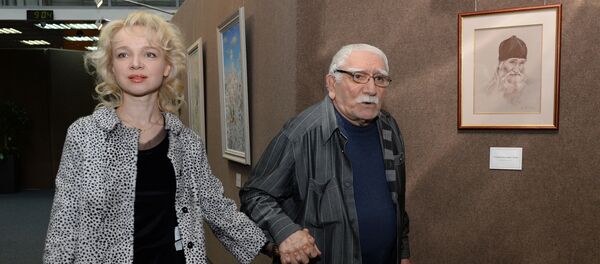 Армен Джигарханян с супругой Виталиной Цымбалюк-Романовской - Sputnik Молдова