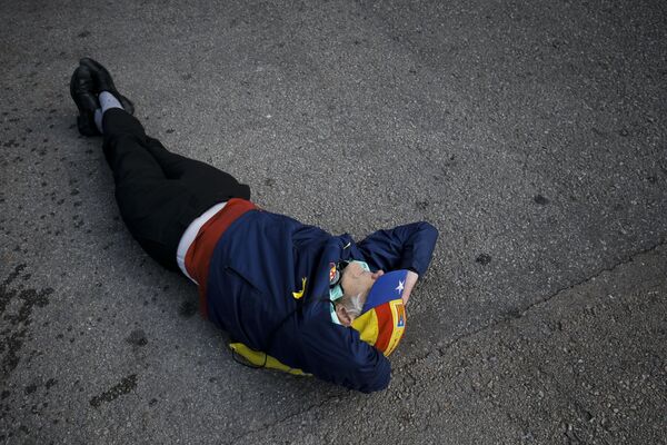 Участник протестов в день всеобщей забастовки в Барселоне, Испания - Sputnik Молдова